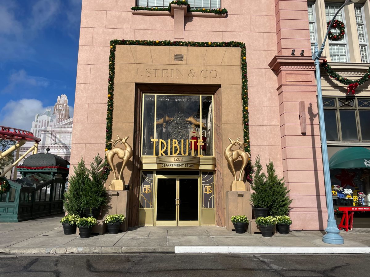 Universal Studios Florida Holiday Tribute Store 2022 entrance facade 2