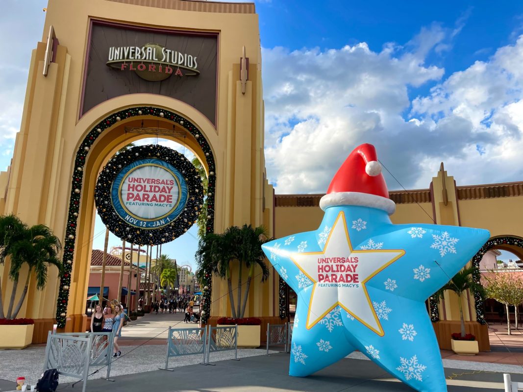 universal orlando resort holiday guide 2022 arch balloon star