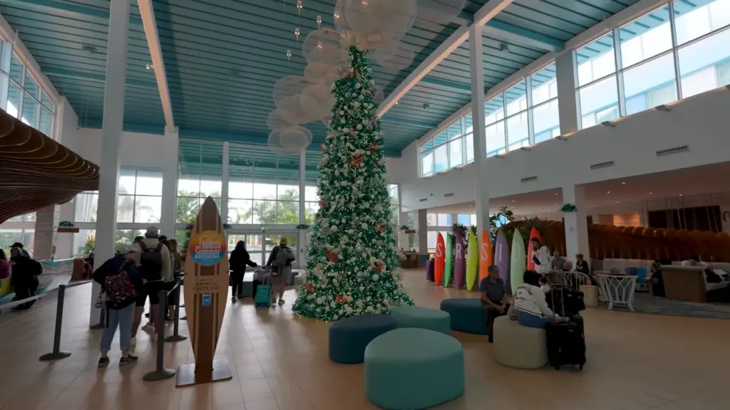 Universal Orlando Hotel CHRISTMAS TREE Tour! 🎄 All Universal Resort Holiday Decorations