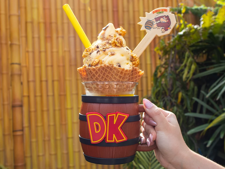 Best Things to Eat at Epic Universe 2026 (Food Guide) 13 DK Crush Float at The Bubbly Barrel