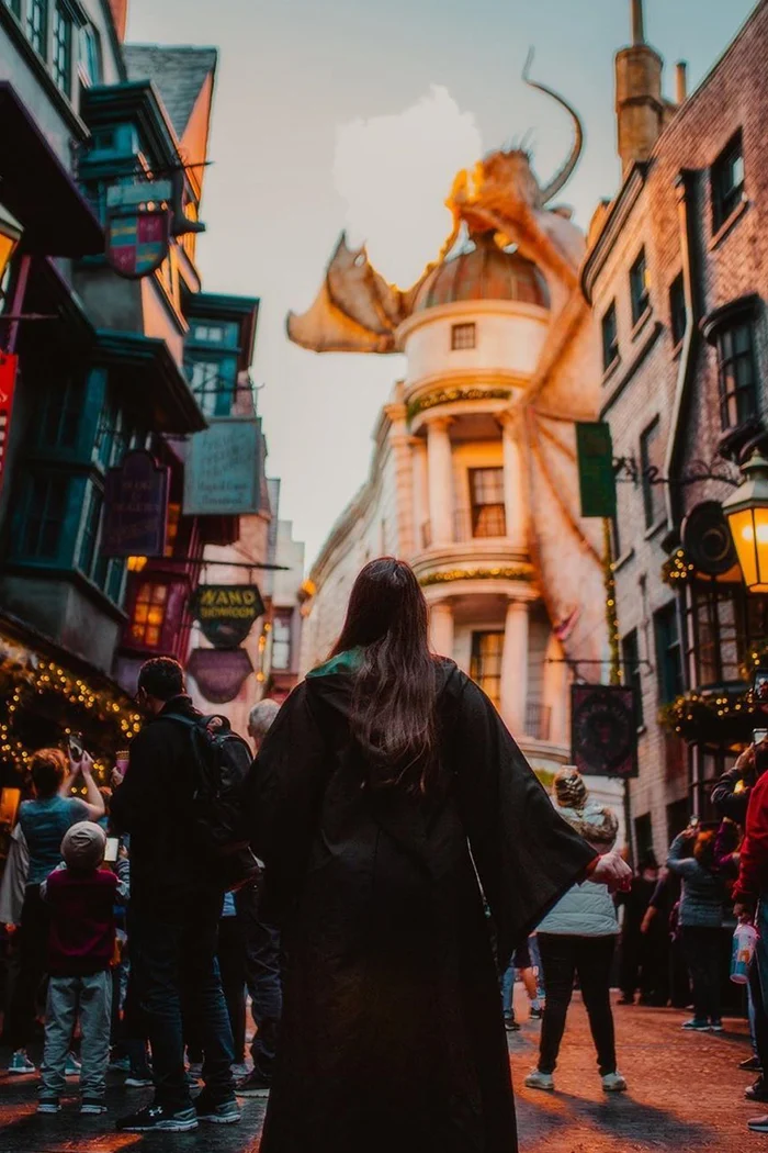 Universal Orlando Fall 2026 Guide: Events, Weather & Tips 3 Guest enjoying Universal Studios Florida during the fall season