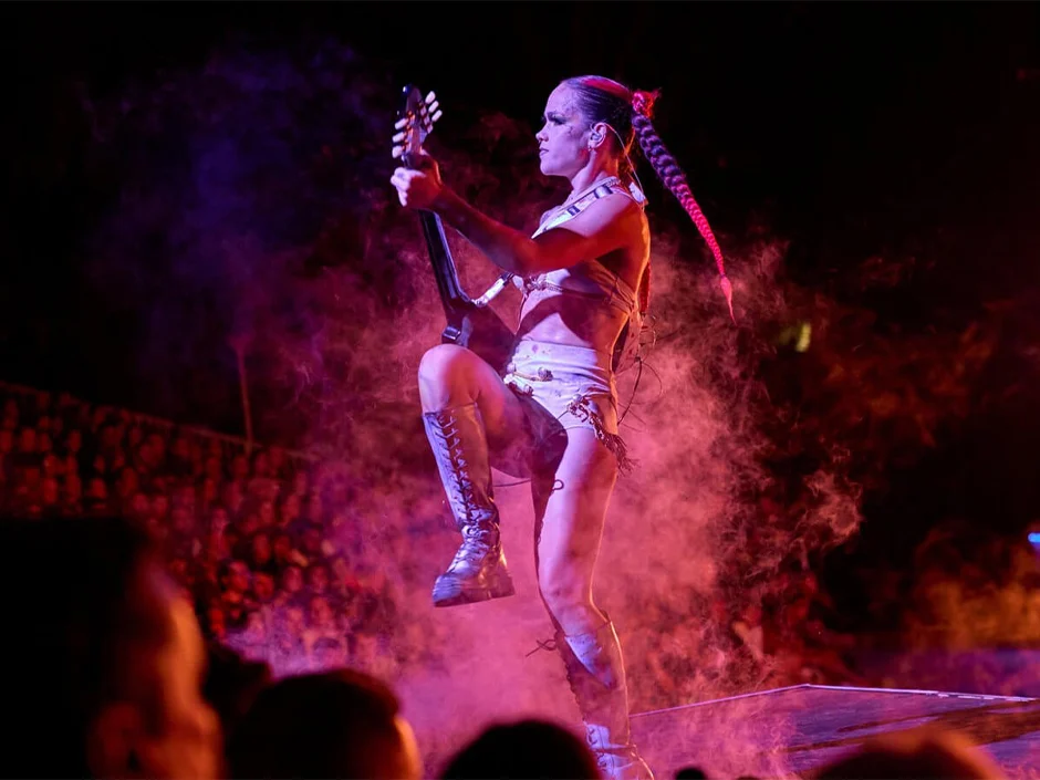 Halloween Horror Nights 2026 Tickets & Passes Guide 3 Performer in a live Halloween Horror Nights show